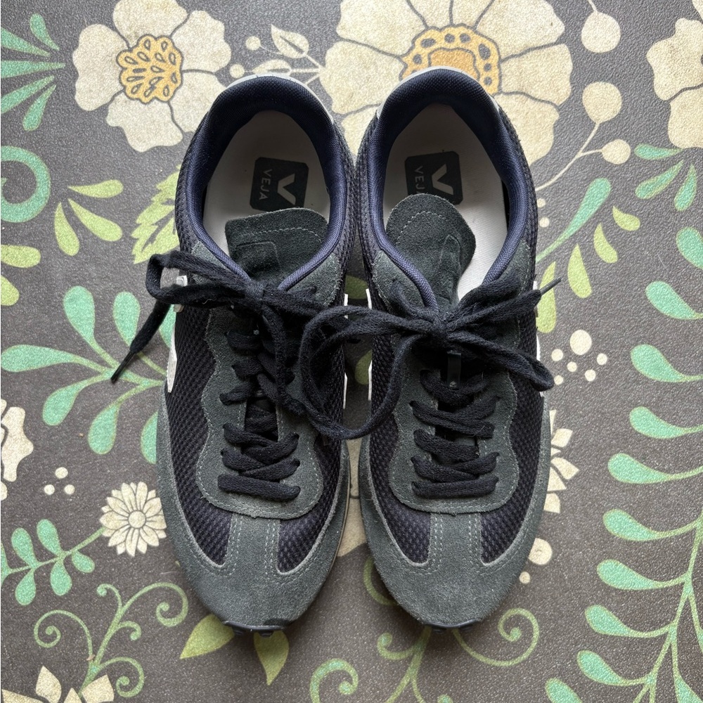 Veja Black Sneakers Classic Design